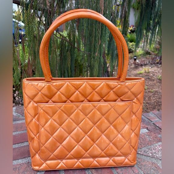 Luxurious Authentic CHANEL Iconic Medallion Tote France w/Dustbag ModPop - Picture 4 of 15